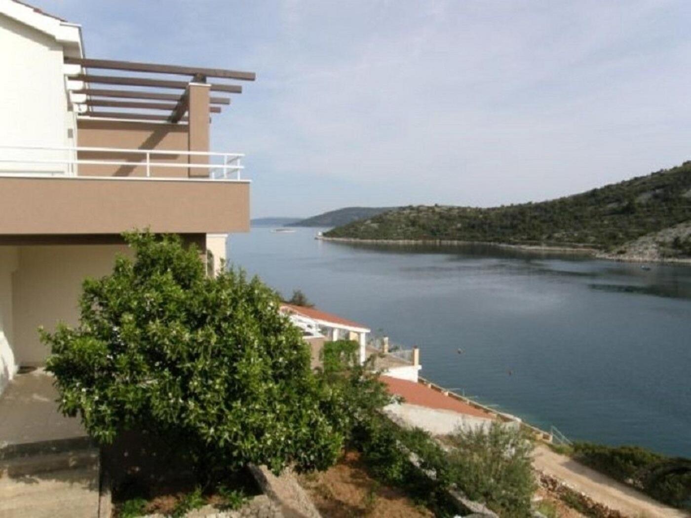 Apartments Ljubi Vinisce Exterior photo